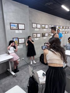 社團法人跨世代智慧共融發展協會、跨世代智慧共融發展協會、跨世代智慧共融協會、長者AI公益畫展、銀髮族AI創作、長者AI繪圖、樂齡AI數位學習、長者AI作品展覽花絮、銀髮族數位共融活動